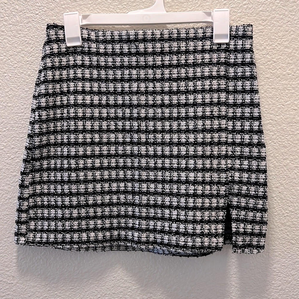 H&M stretchy mini skirt with slit
